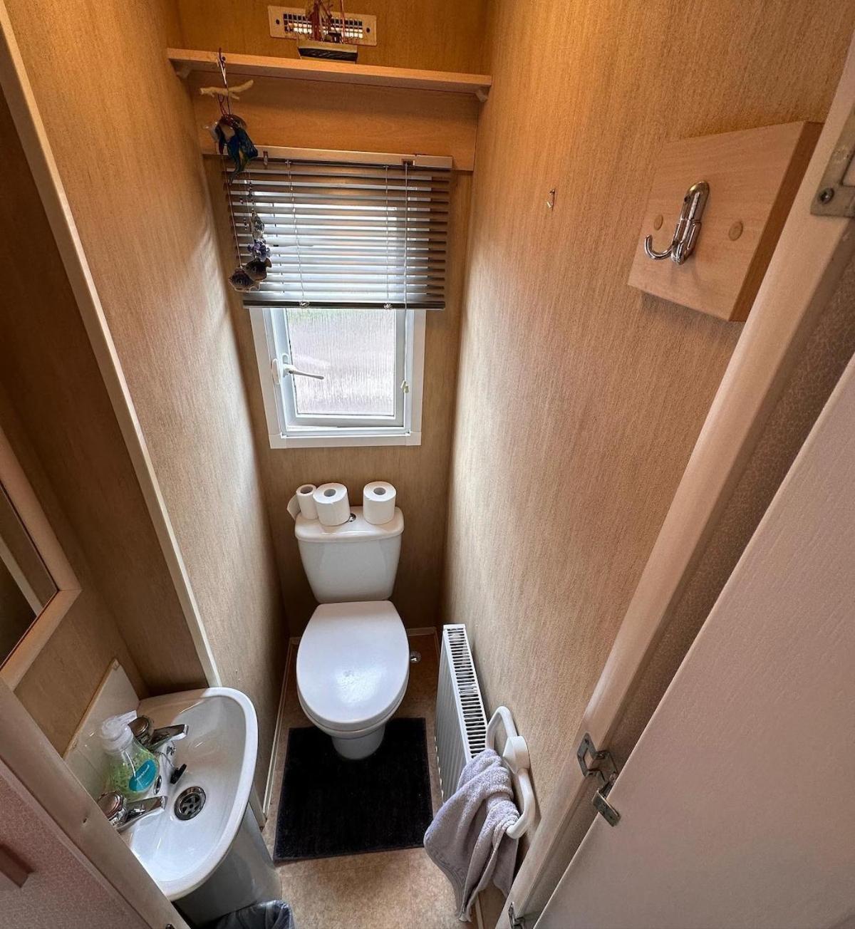 4-Bedroom Cosalt Caravan In Uddingston, Glasgow Екстер'єр фото