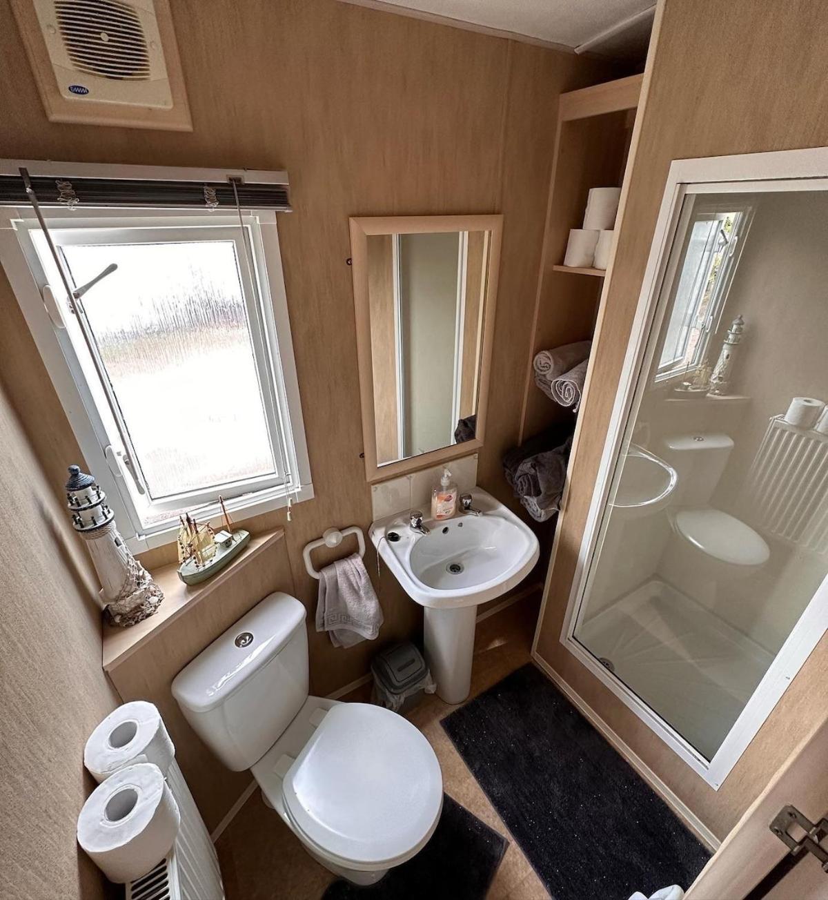 4-Bedroom Cosalt Caravan In Uddingston, Glasgow Екстер'єр фото