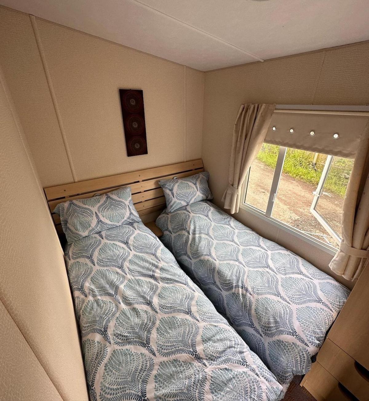 4-Bedroom Cosalt Caravan In Uddingston, Glasgow Екстер'єр фото